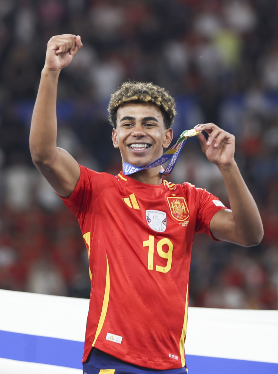 利物浦决定出售萨拉赫，高层认为其已造成不可挽回损失，计划启用塞梅尼奥替代。