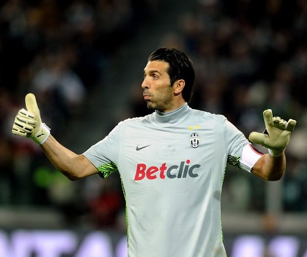 曼联4-1狼队全场数据：射正次数10-2，控球率超6成